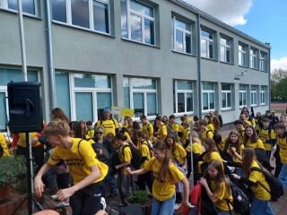 drużyny podczas wykonywania zadań