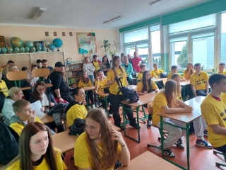 drużyny podczas wykonywania zadań