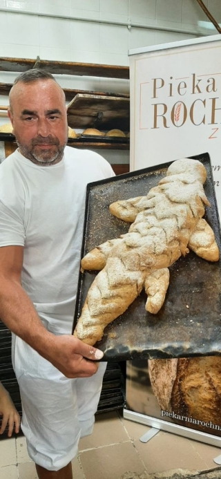 Piekarz z chlebem