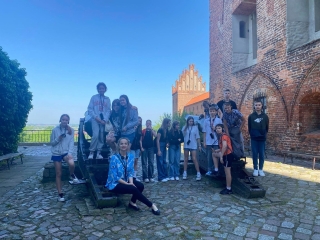 uczniowie 6b z wychowawcą