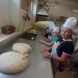Dzieci w piekarni