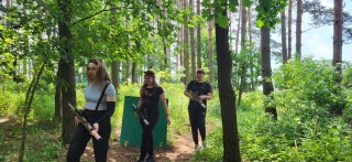 uczniowie 6d w akcji