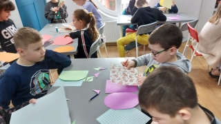 uczniowie 2a warsztatach świątecznych