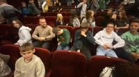 VII B uczestniczyła w spektaklu „Skrzypek na dachu” 