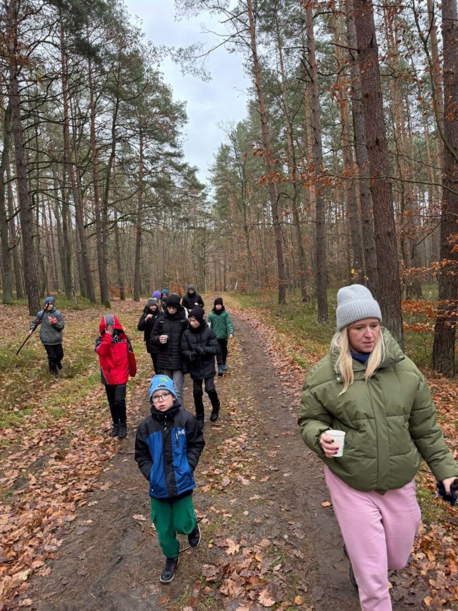 podczas marszu