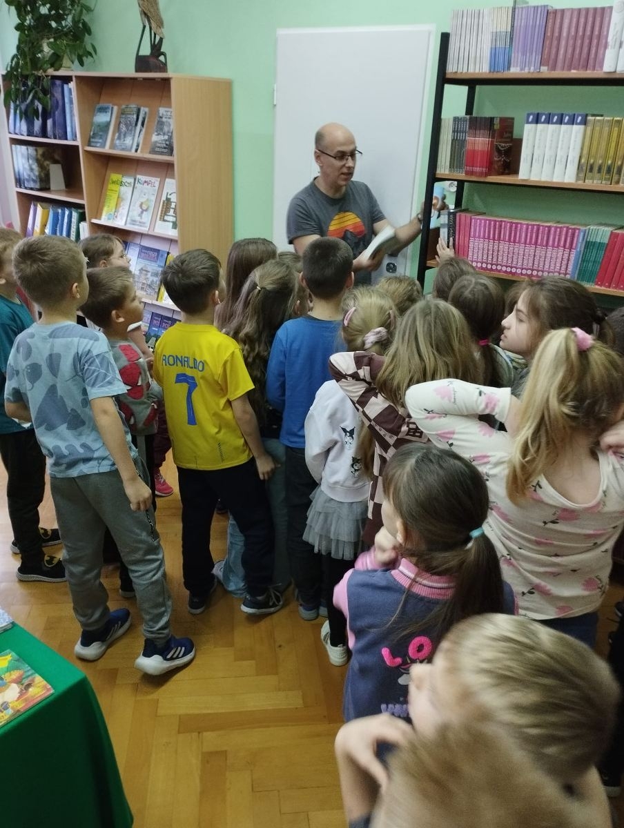 Dzieci w bibliotece