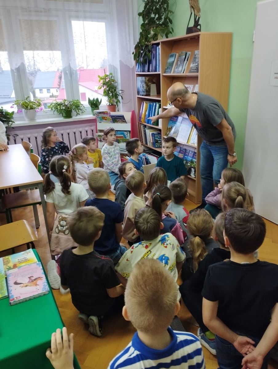 Dzieci w bibliotece