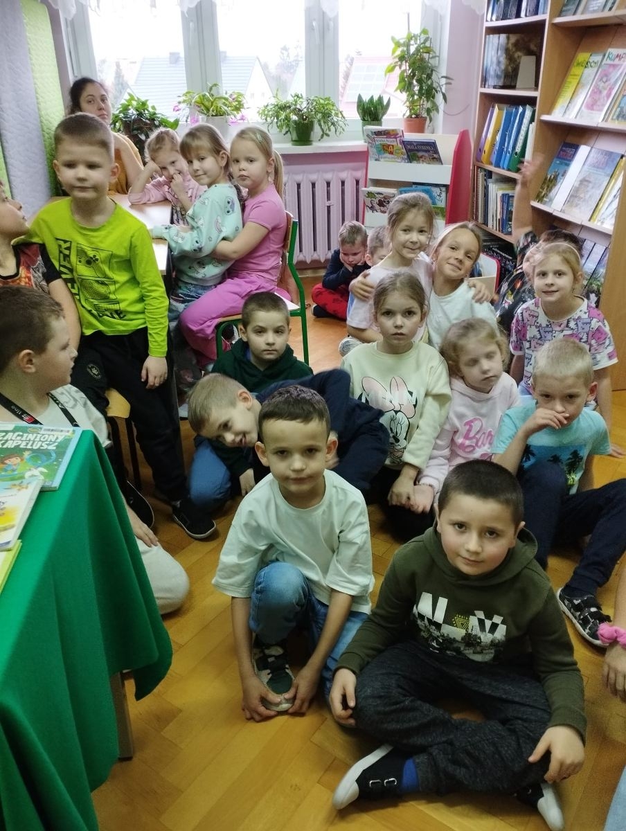 Dzieci w bibliotece