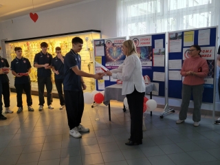 Uczniowie i Pani dyrektor