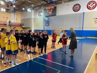 gratulacje z rąk Pani Dyrektor