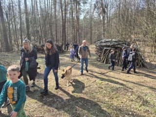 podczas spaceru po lesie