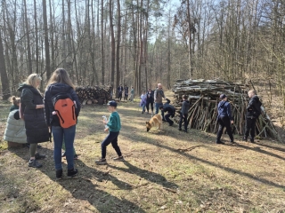 podczas spaceru po lesie