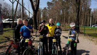 uczestnicy na rowerach