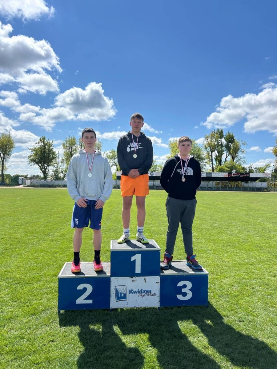 na podium