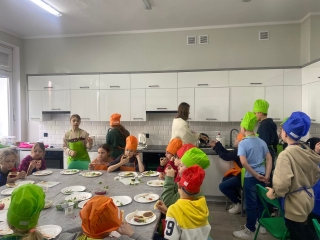 Uczniowie na warsztatach żywieniowych