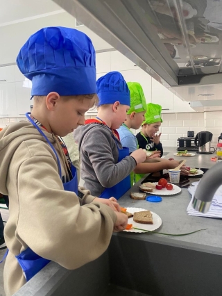 Uczniowie  na warsztatach żywieniowych