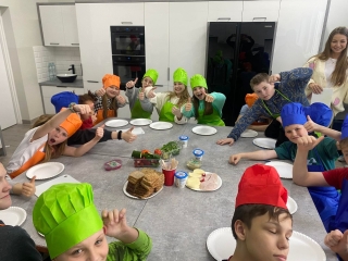 Uczniowie 5b na warsztatach żywieniowych