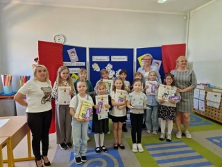 Dzieci i nauczycielki