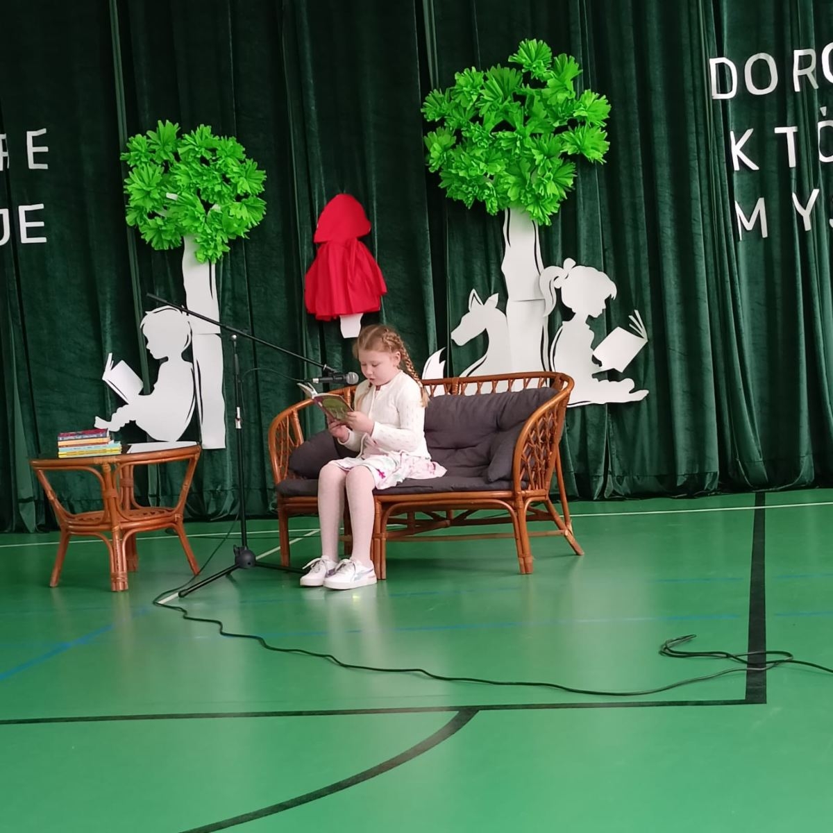 Dziecko czyta