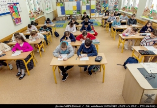 uczestnicy podczas pisania konkursu