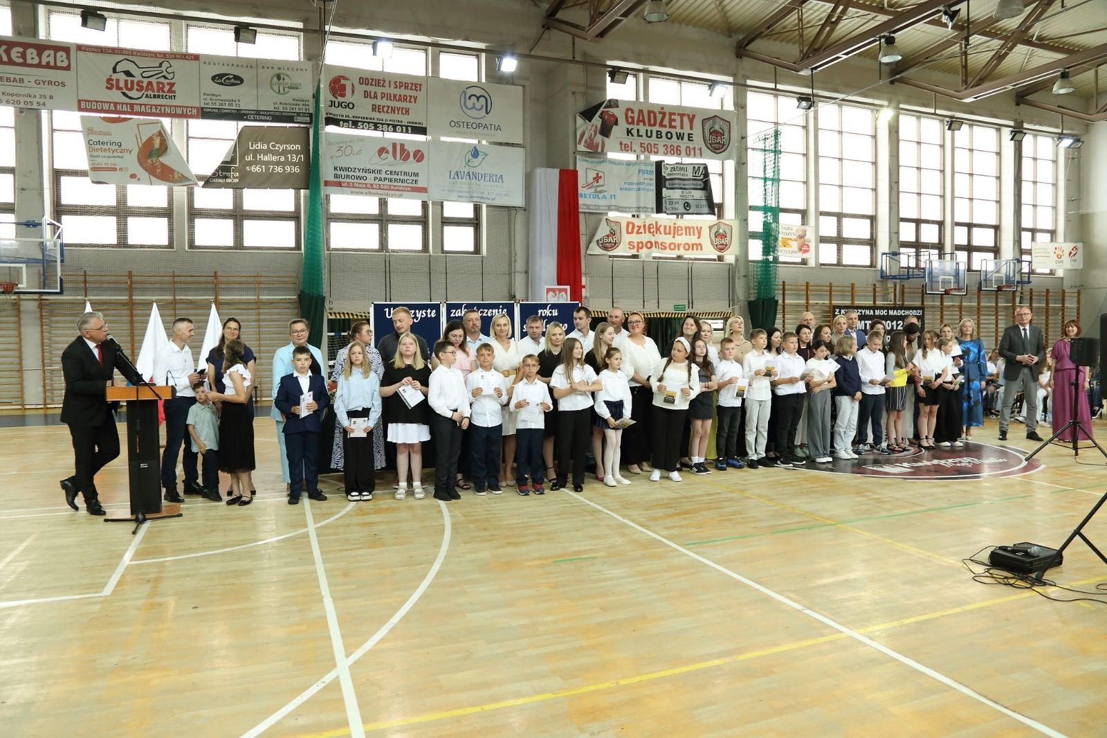 uczniowie z wysoką średnią za wyniki w nauce