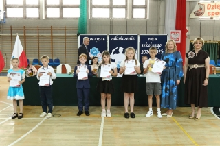 uczniowie z wysoką średnią za wyniki w nauce