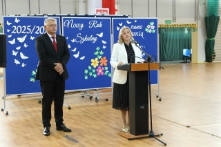 przywitanie społeczności szkolnej