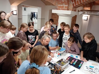 uczniowie podczas warsztatów