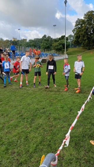 zawodnicy biegów przełajowych