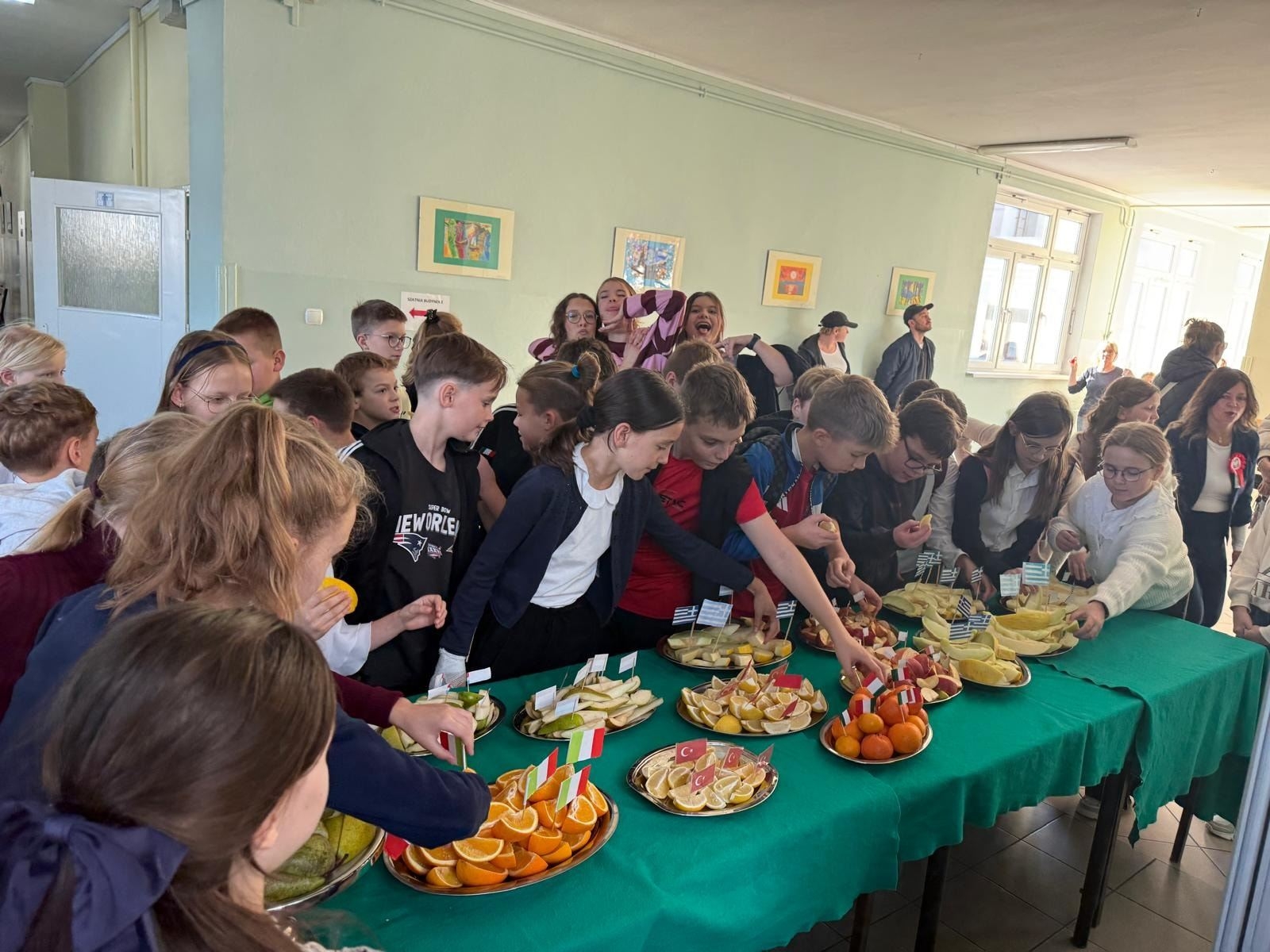 w oczekiwaniu na poczęstunek