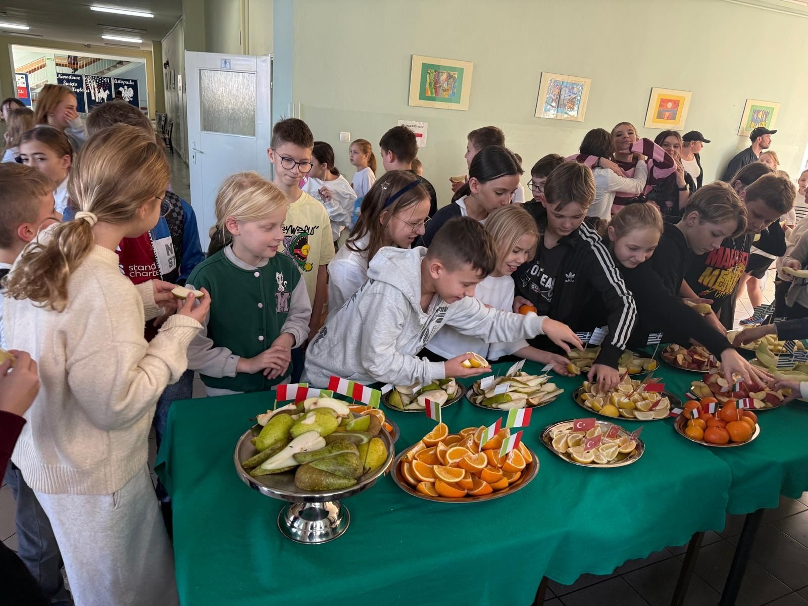 w oczekiwaniu na poczęstunek