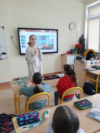 Pani Magda Nosko-Goszczycka prowadzi warsztaty