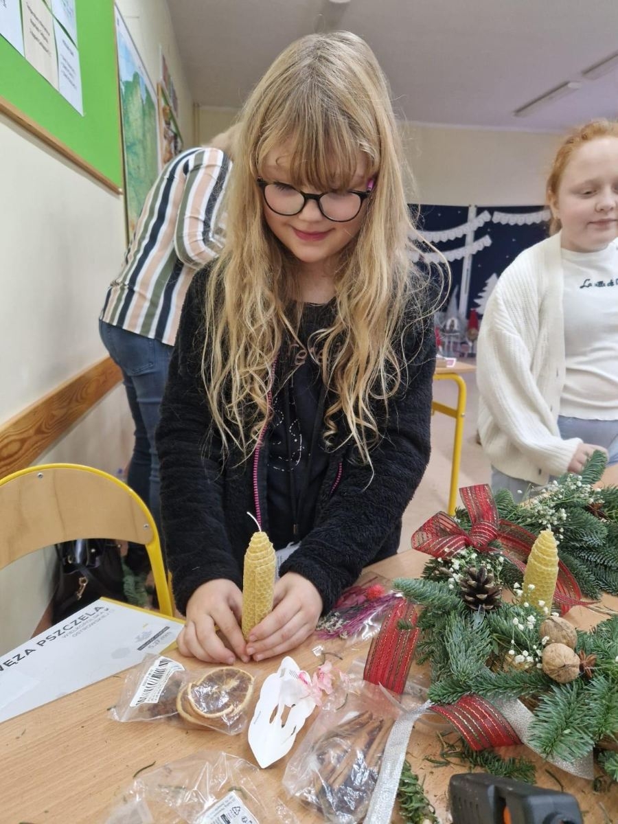 Dzieci i nauczycielka