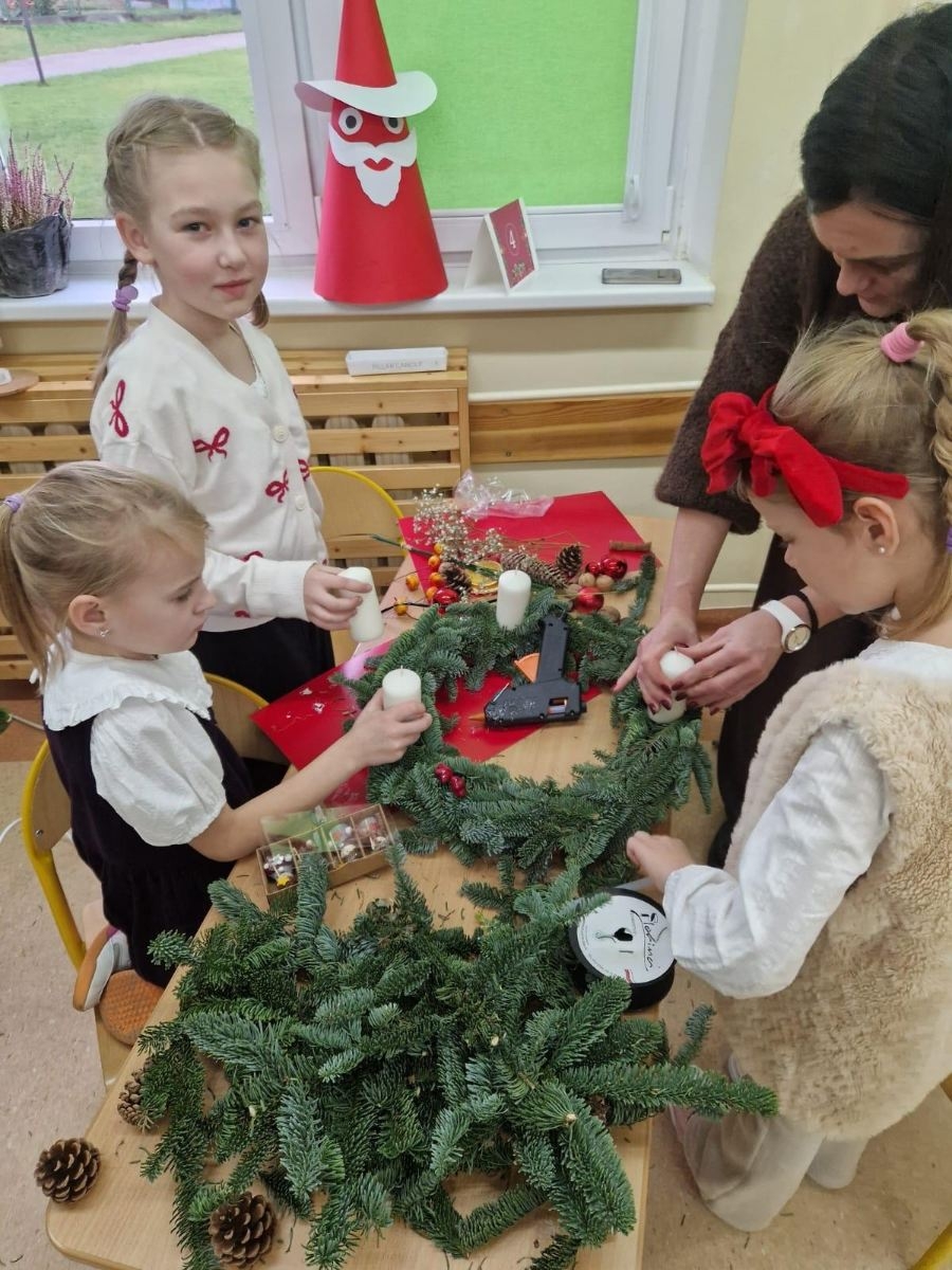 Dzieci i nauczycielka