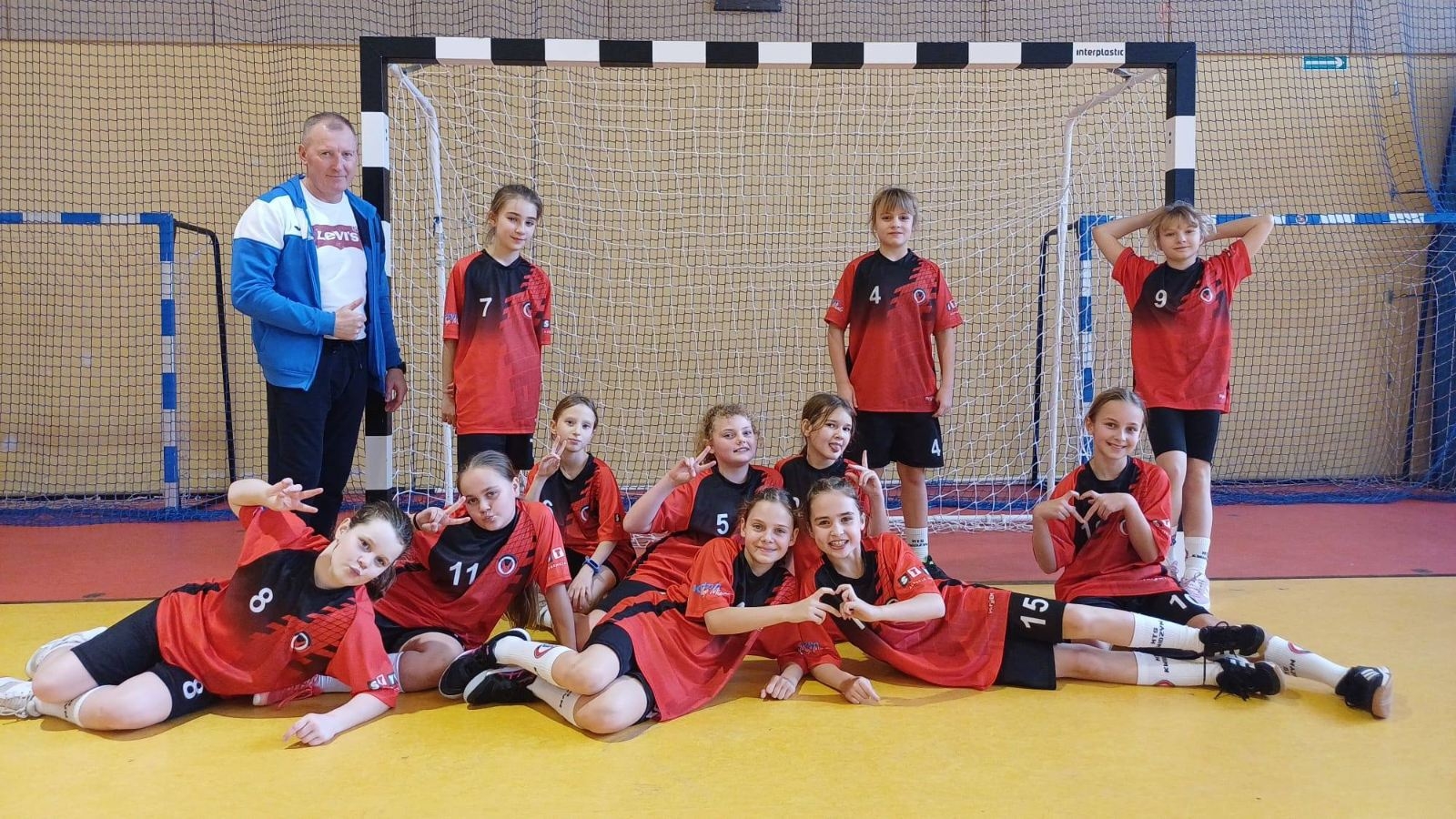 dziewczęta z klasy 4a 