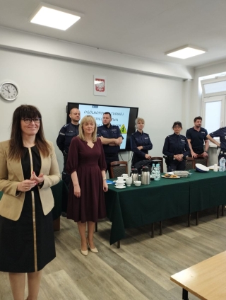 przedstawiciele Komisji i Pani Dyrektor