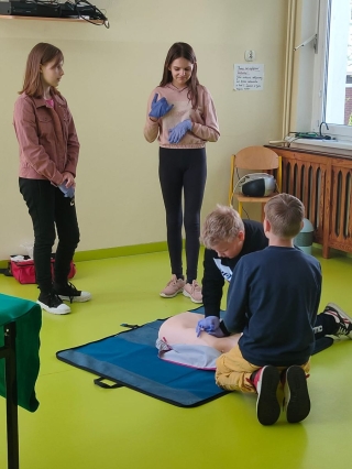 zadanie drużyny -pierwsza pomoc 