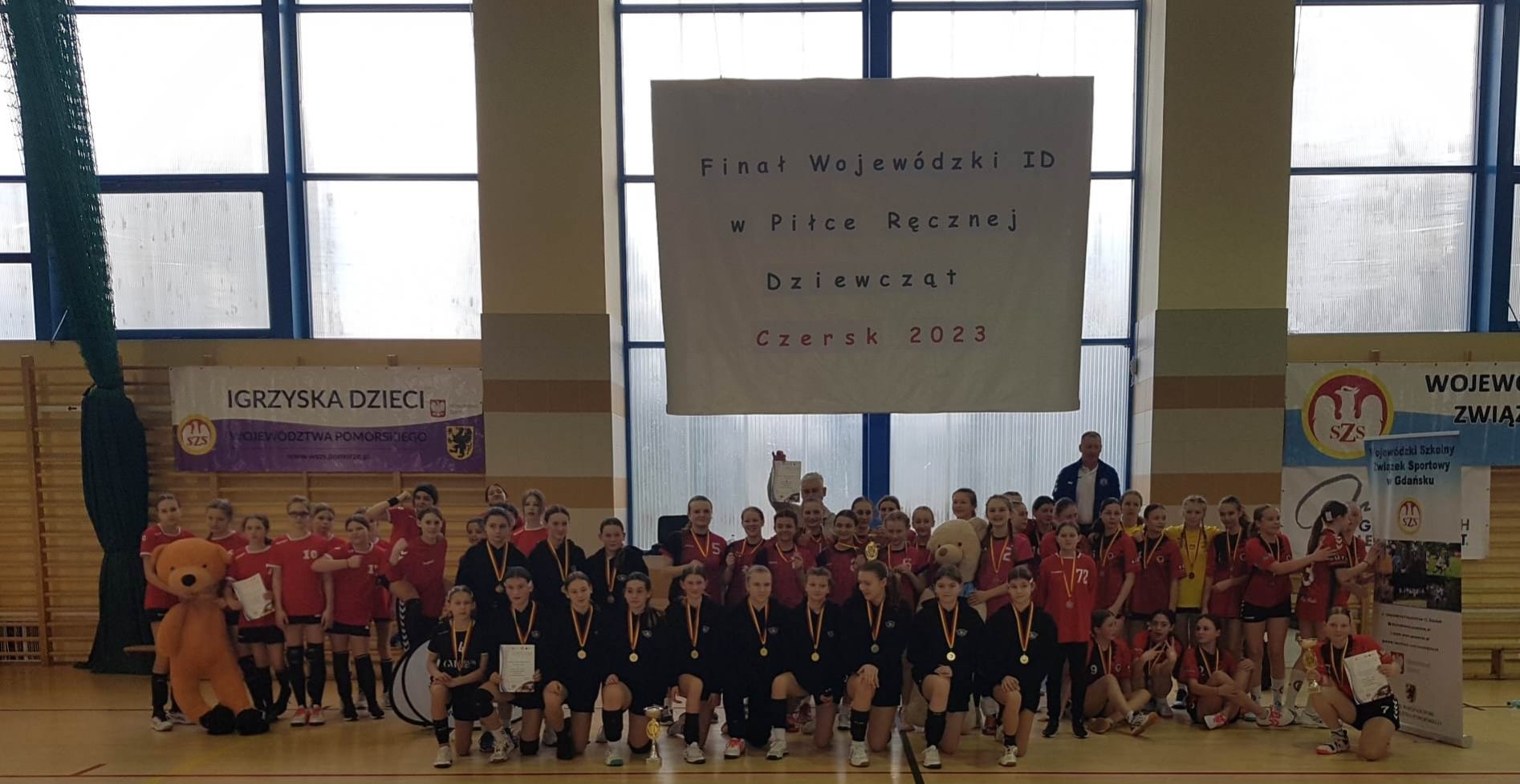 zdjęcie grupowe drużyn