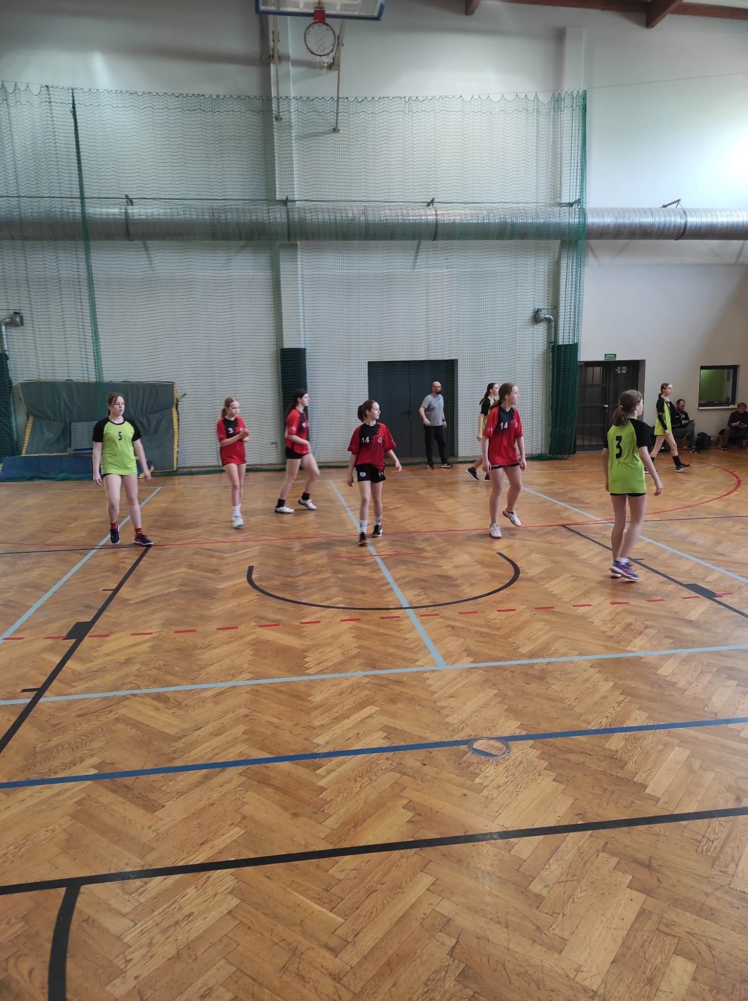 gra w koszykówkę