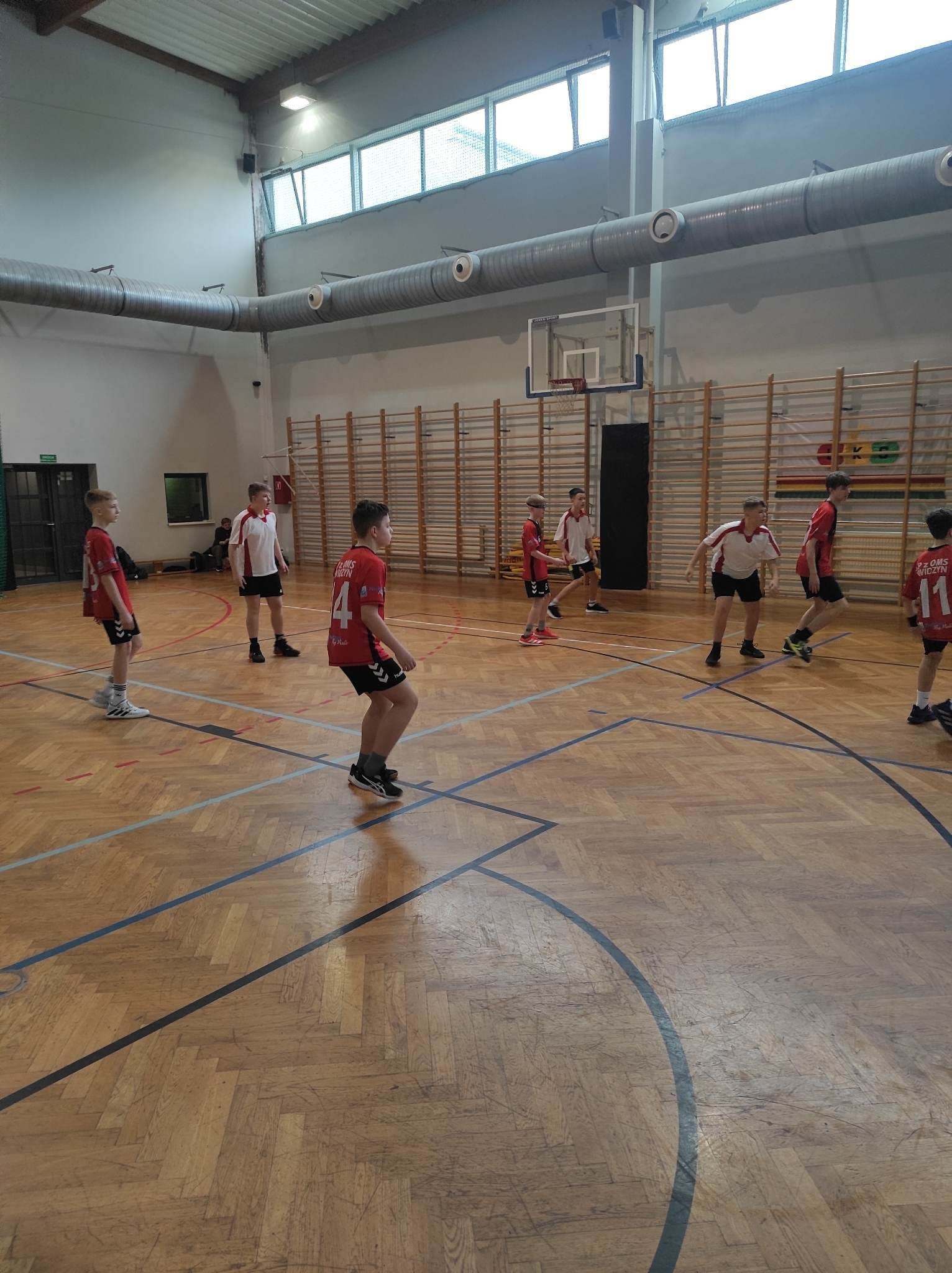 gra w koszykówkę