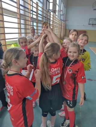 dziewczyny z pucharem